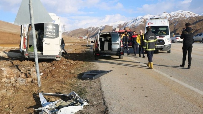 Taziye yolunda feci kaza! 10 kişi yaralandı